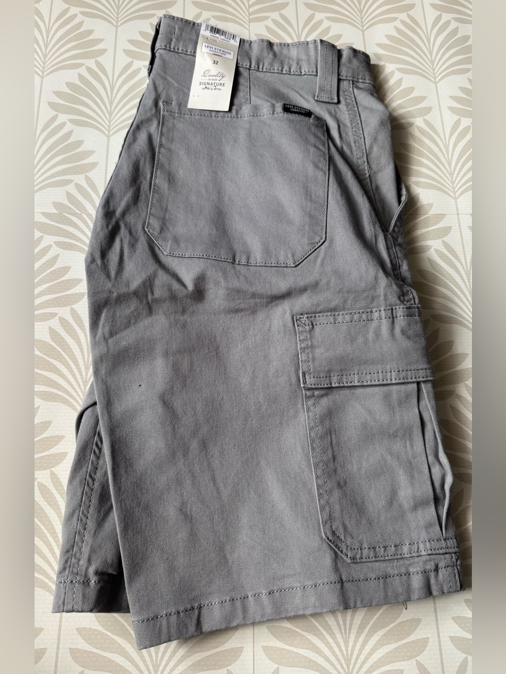 Levi Essentials Signature Men's Gray Cargo Shorts with Utility Pockets Size: 32